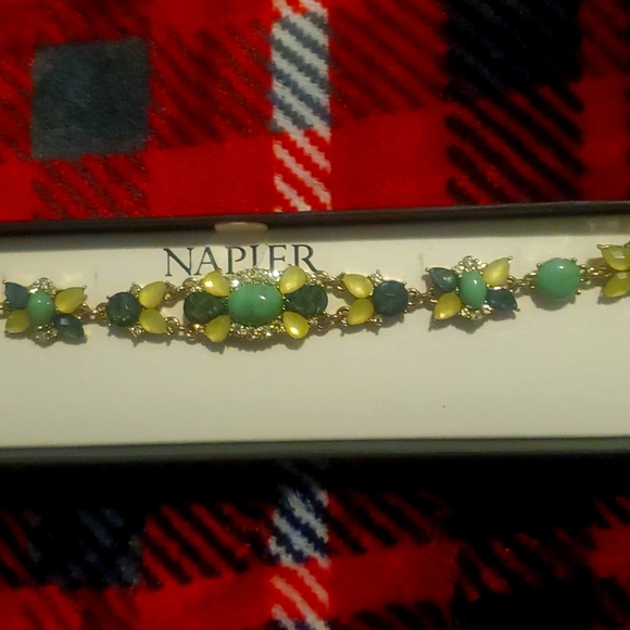 Napier Bracelet - Picture 1 of 4